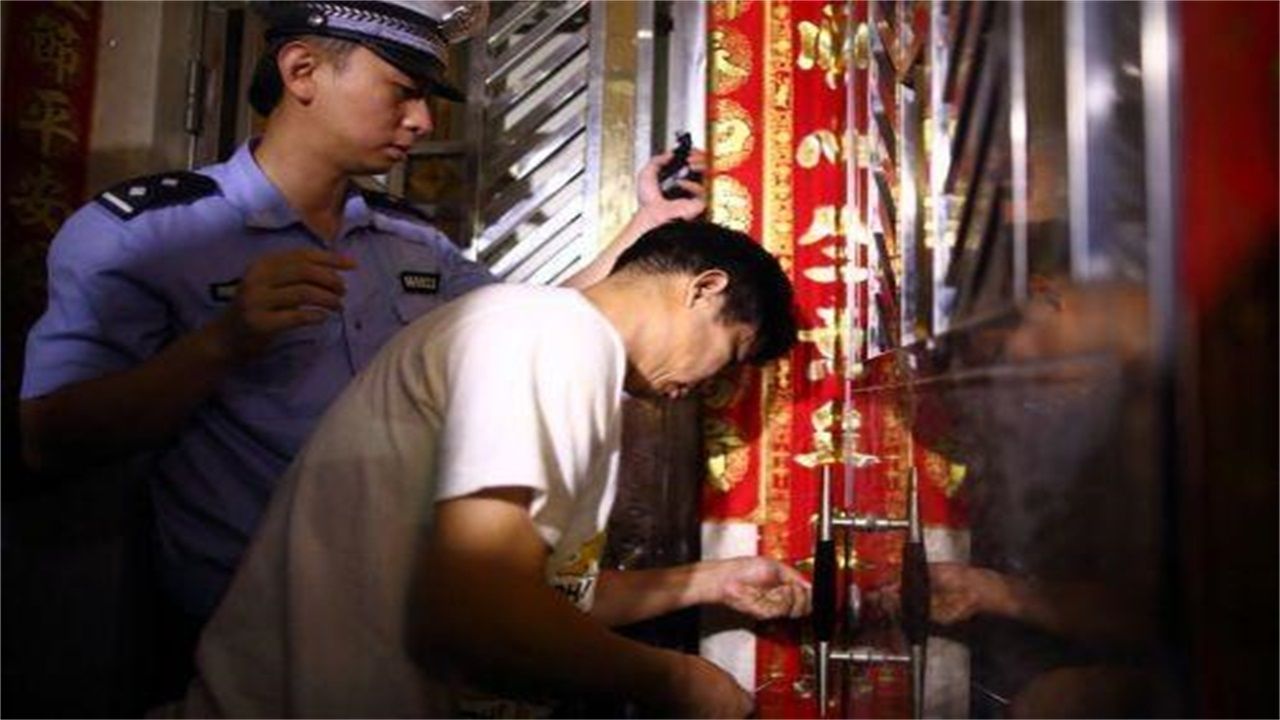 昌吉请开锁师傅开了锁后，师傅为什么一般都不进门，就算主人请也不进去？